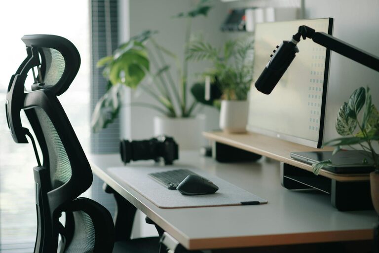 Cómo crear un espacio de trabajo en casa cómodo y eficiente