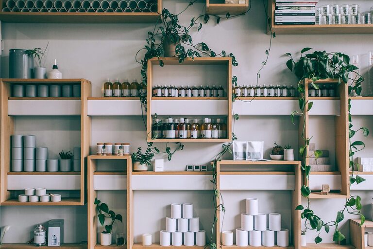 Consejos prácticos para organizar espacios pequeños en el hogar
