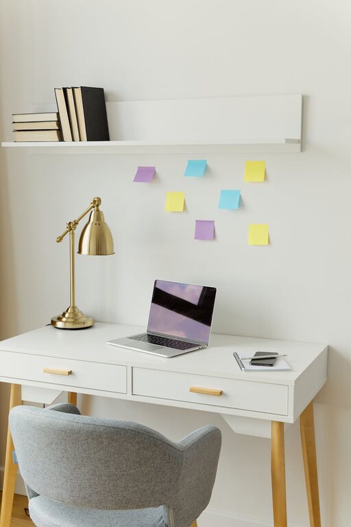 Consejos prácticos para organizar un espacio de trabajo en casa eficaz y cómodo